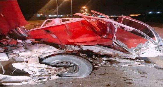 بالصور.. إصابة 3 أشخاص إثر وقوع حادث لمركبة بـ ” الباحة “