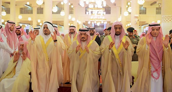 بالصور.. أمير الرياض ونائبه يؤدون صلاة الاستسقاء مع جموع المصلين