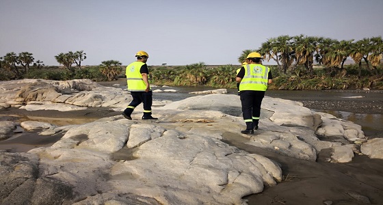 بالصور.. وفاة مواطن بسيول وادي عرعوم في عسير