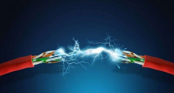 شاب يلقى مصرعه صعقًا بالكهرباء داخل ملعب رياضي