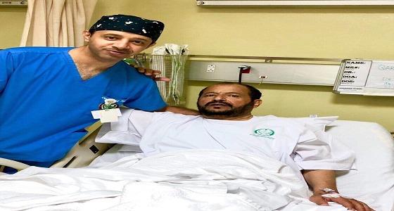 كلمات مؤثرة من طبيب أجرى عملية جراحية لمعلمه في المرحلة الابتدائية