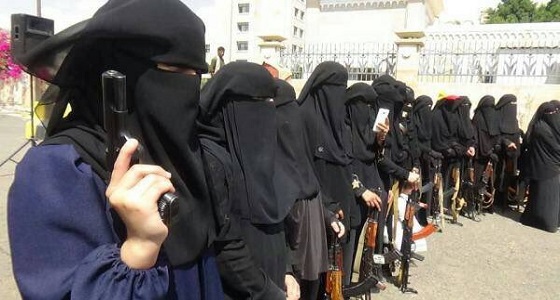 تحت التهديد بالفصل..مليشيا الحوثي تجبر المعلمات على حمل السلاح