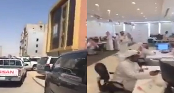 بالفيديو.. تعرف على أسباب الازدحام أمام فرع الصندوق العقاري بالرياض