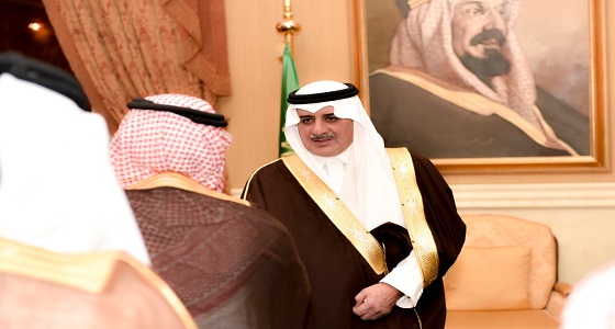 بالصور.. أمير تبوك يلتقي المواطنين خلال جلسة سموه الأسبوعية