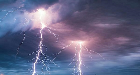 صاعقة رعدية تنهي حياة باكستانيين في جدة