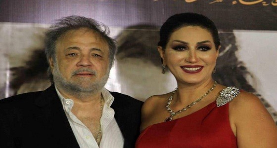 وفاء عامر تكشف حقيقة طلاقها بمد لسانها.. وزوجها ينفعل