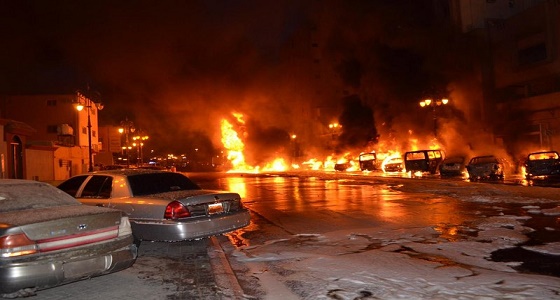 تفاصيل انقلاب ناقلة وقود وحريق 18 سيارة بتبوك
