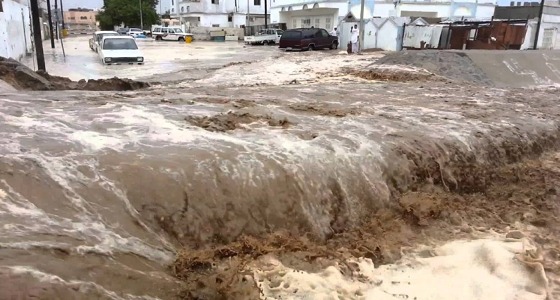معلم يؤكد احتجاز مركبات المعلمين والمعلمات في المدينة..والدفاع المدني ينفي