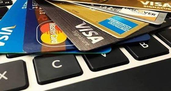 الكشف عن مميزات 4 أنواع من البطاقات المصرفية