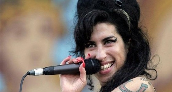 فنانة شهيرة راحلة تستعد لجولة موسيقية عالمية