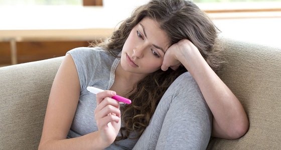 بالفيديو.. أسباب تأخر الإنجاب بعد سنة من الزواج