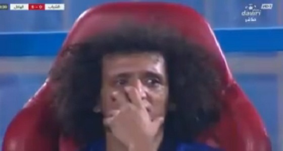 بالفيديو.. &#8221; عموري &#8221; يبكي بعد خروجه من المباراة.. والفحوصات تكشف حجم إصابته