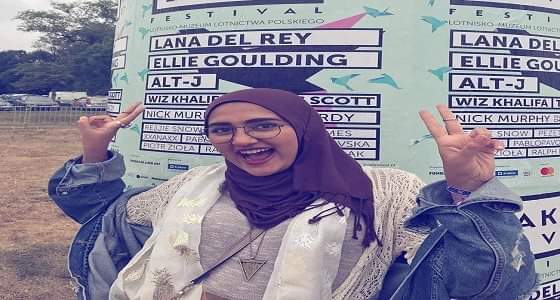 بالصور.. فتاة تخدع العالم بحفلة شواء على نيران صواريخ فضاء