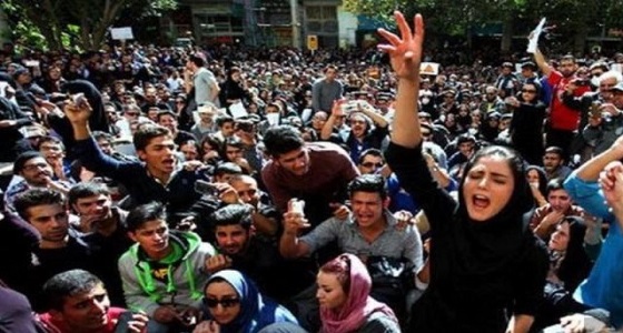 الحكم بحبس 5 طالبات بسبب إحتجات سلمية ضد الغلاء بإيران