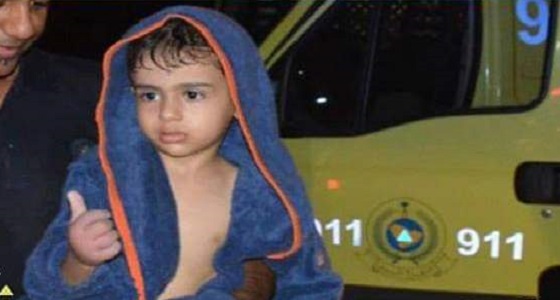 بالصور ” الدفاع المدني ” ينقذ يد طفل من الهلاك