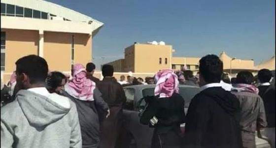 مضاربة بين ثلاثيني وطلاب مدرسة بالباحة قبل بداية الدوام