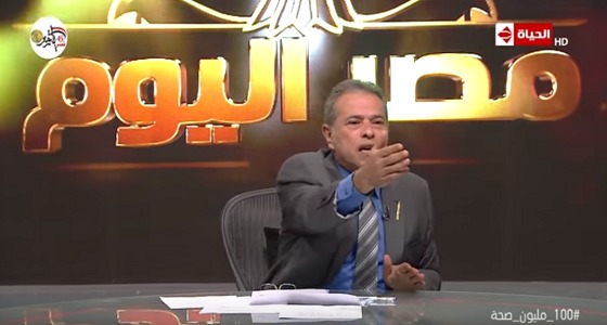 بالفيديو.. توفيق عكاشة ينفعل ويصرخ بوجه أحد مساعديه على الهواء
