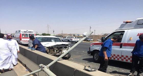 بالصور.. 7 إصابات في حادث انقلاب حافلة طالبات بالطائف