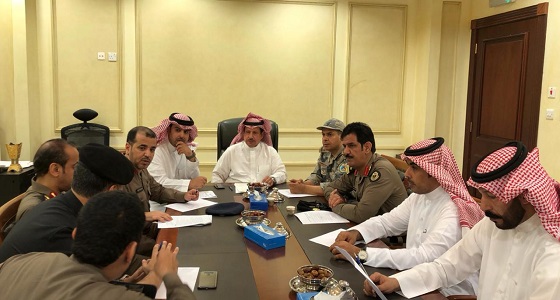 محافـظ الخفجي يعقد اجتماع مع اللجنة الدائمه لمواجهة أخطار الأمطار والسيول بالخفجي لمناقشة خطة هذا العام