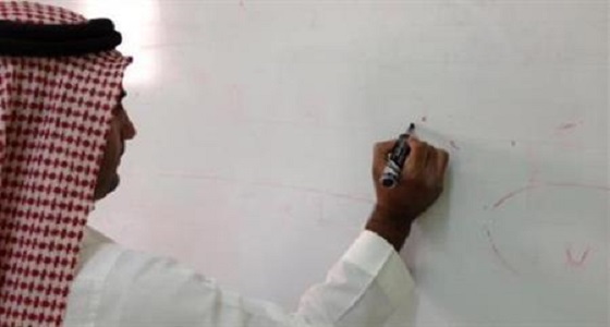 إعلان مطعم يثير الجدل.. ومعلمون: ” هل نتساوى بالدجاجة ؟ “