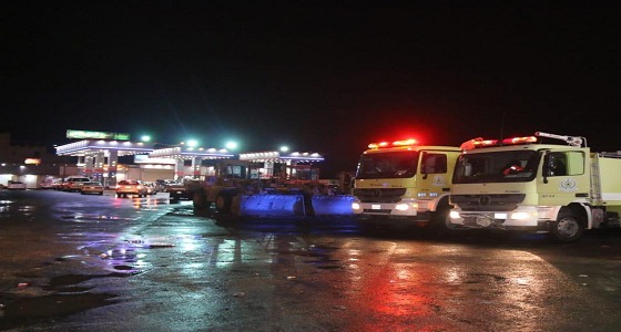 بالصور.. احتجاز مواطنين إثر الأمطار الغزيرة بمكة المكرمة