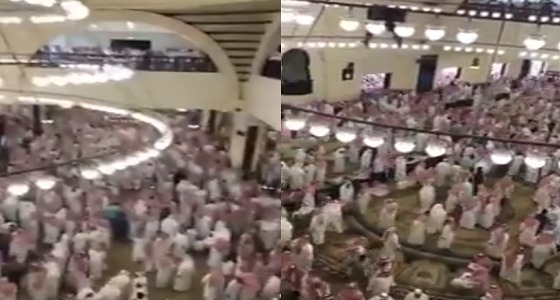 بالفيديو.. جموع غفيرة تؤدي صلاة الميت على الشيخ سعيد بن وهف