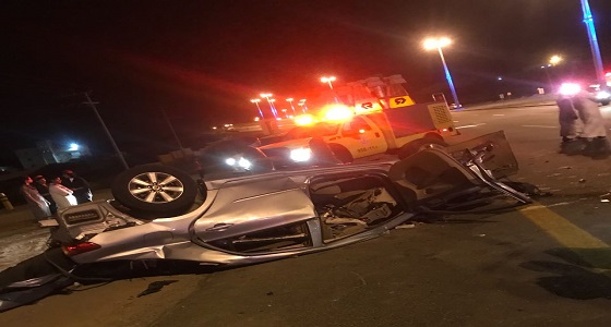 الهلال الأحمر: وفاة شخصين وإصابة 3 أخرين في حادث إنقلاب مركبة على طريق العقيق