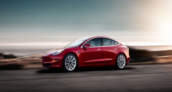 الكشف عن تسلا Model 3 ببطارية قياسية تسلم في فترة بين 4 و6 شهور