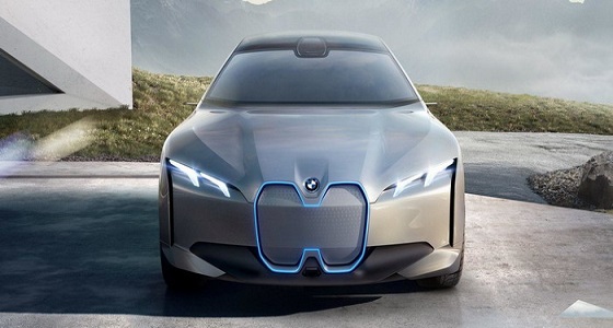 بالصور.. بي إم دبليو i4 EV تصل في 2021 لمنافسة سيارات تسلا السيدان