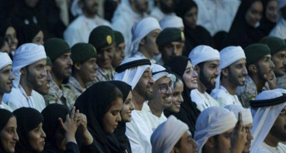 بالفيديو.. السبب وراء ضحكة الشيخ محمد بن زايد