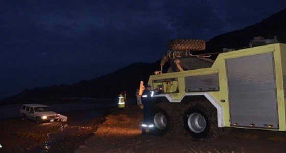 إنقاذ 15 شخصاً احتجزتهم السيول في تبوك