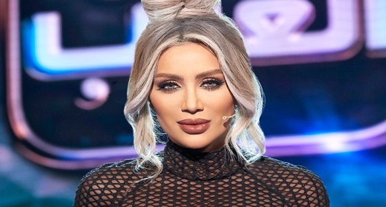 بالفيديو.. صراخ هيستيري لـ ” مايا دياب ” عقب رؤية تمثالها بتركيا