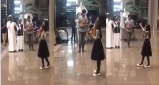 بالفيديو.. طفلة تستقبل المسافرين في محطة مكة المكرمة بقصيدة