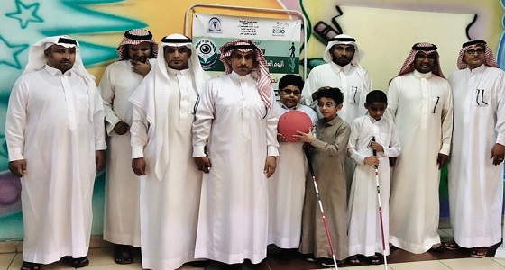 بالصور.. طارق بن زياد والثريا يقيمون فعالية اليوم العالمي للعصا البيضاء 2018