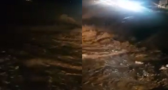 بالفيديو.. السيل يقطع طريق الشاحنات شمال شرق مكة المكرمة