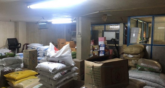 بالصور.. فضلات الفئران تكشف محل لبيع الأغذية الفاسدة بجدة