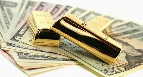 الذهب يرتفع للأسبوع الثالث مع تراجع الدولار