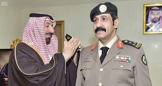 أمير نجران يقلد الشمري رتبته الجديدة