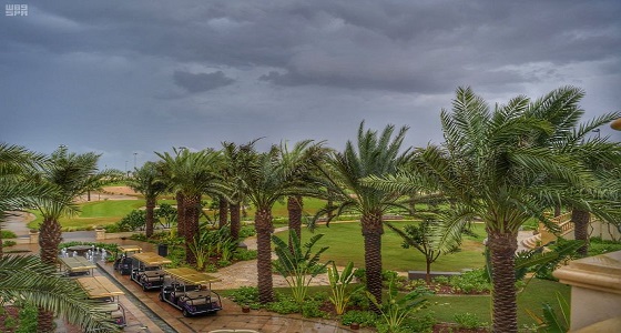 بالصور..هطول أمطار على جدة والمراكز التابعة لها