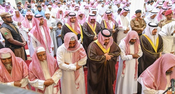 نائب أمير جازان يؤدي صلاة الميت على شهيد الواجب طوهري