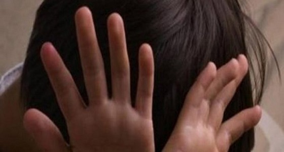 ضبط شاب وفتاة يمارسان الرذيلة داخل مركبة بالطريق العام