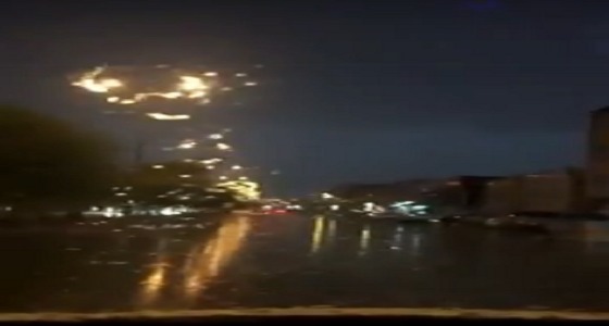 بالفيديو.. هطول أمطار متوسطة على الرياض