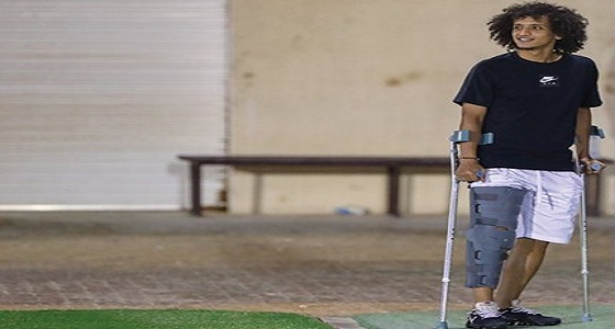 أول صورة لعموري بعد عملية الرباط الصليبي