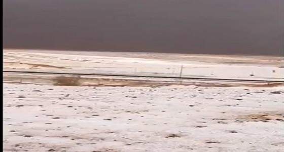 بالفيديو.. الجوف يكسوها اللون الأبيض وحائل تغطيها الثلوج