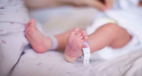 مراهق يقتل طفله الرضيع بعد عضه وضربه بعنف