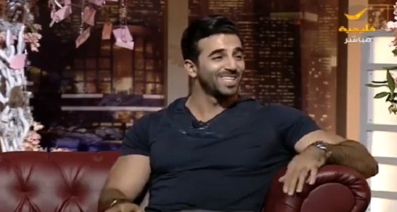 بالفيديو.. ” الملحم ” يكشف ردة فعله إذا طالبته حبيبته بترك عروض الأزياء