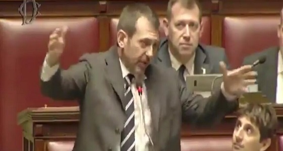 شاهد: صفعة جديدة لأمير قطر.. برلماني إيطالي يكشف جرائم ” تميم “