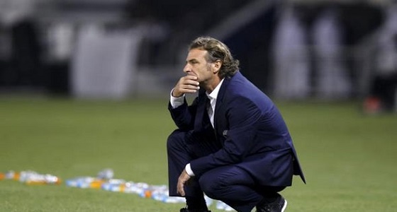 أنباء عن إقالة مدرب النصر والكشف عن البديل