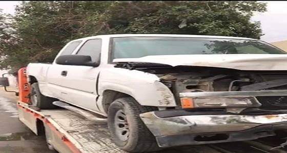 بالصور.. قائد مركبة يصطدم بأخرى ويعرض سلامة المواطنين للخطر