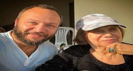 مكسيم خليل يخرج عن صمته ويكشف حقيقة عقوقه لوالدته